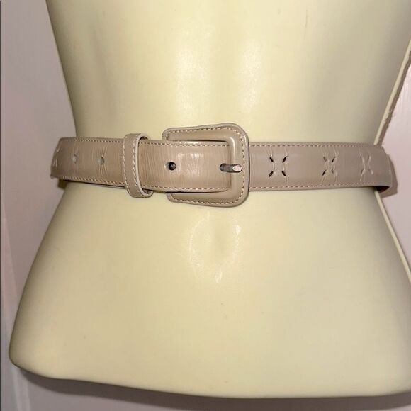 Vintage Talbots Tan/Taupe Leather Belt with Punched Out Design - Picture 1 of 7